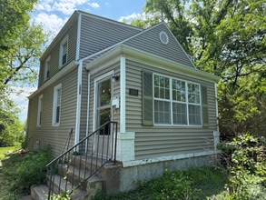 Building Photo - 1500 W Ash St