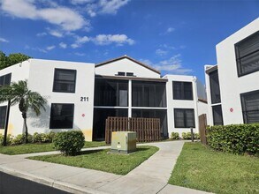 Building Photo - 211 Lake Pointe Dr