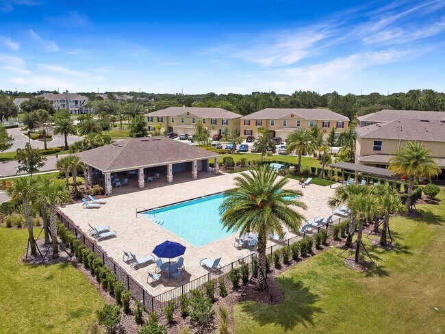 Foto del edificio - Townhome now available in Davenport!