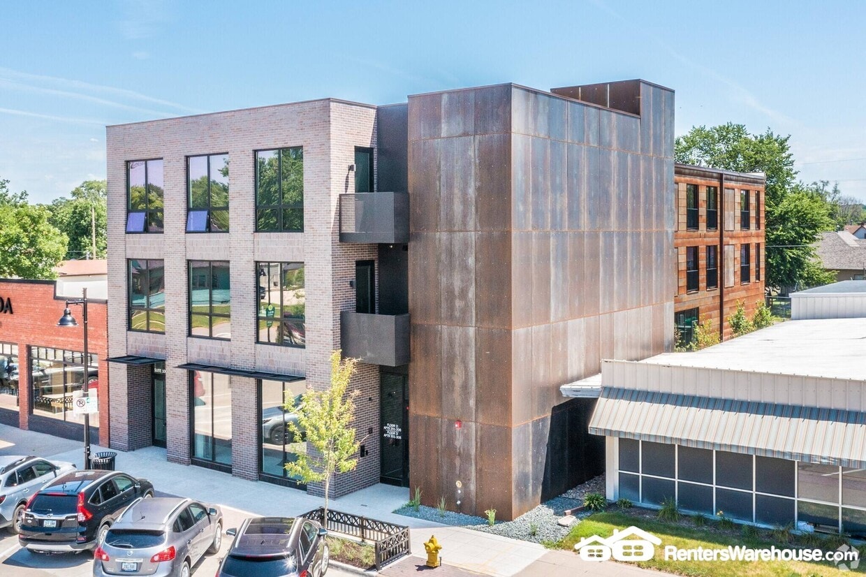 Building Photo - 329 5th St