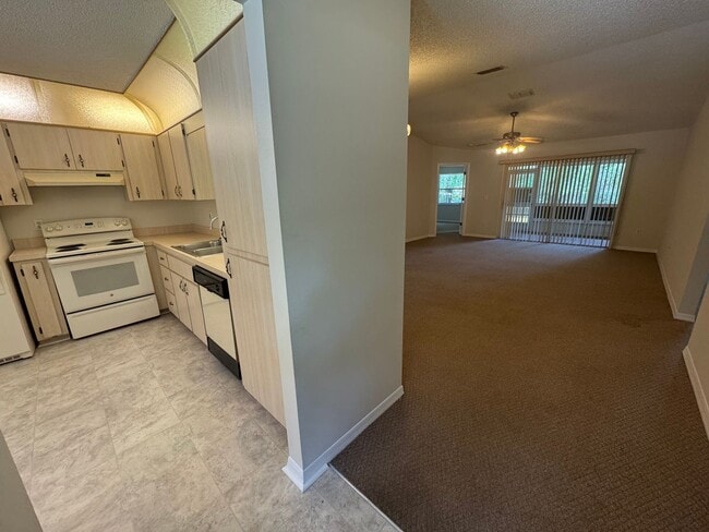 Building Photo - Spacious 3BR/2BA Home in Rainbow Acres – L...