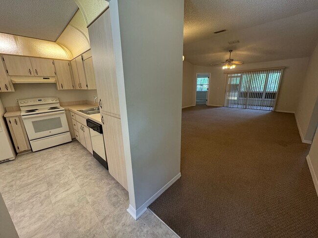 Foto del edificio - Spacious 3BR/2BA Home in Rainbow Acres – L...