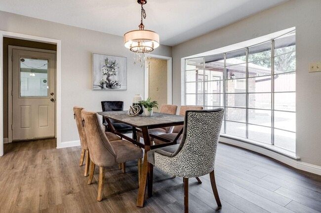 Building Photo - 724 Toni Dr