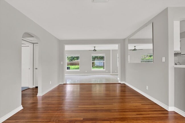 Building Photo - 10711 Seminole Dr N