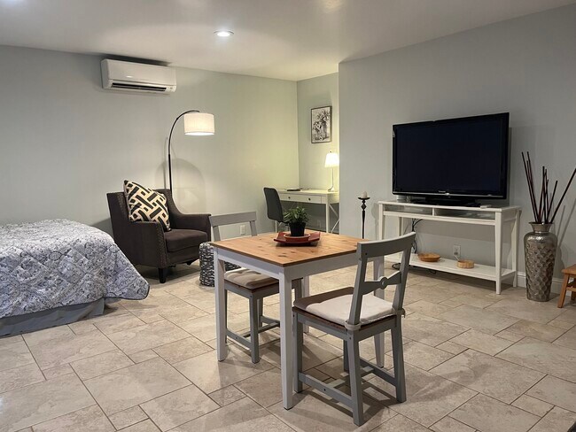 Foto del edificio - 660 Lilac Ln