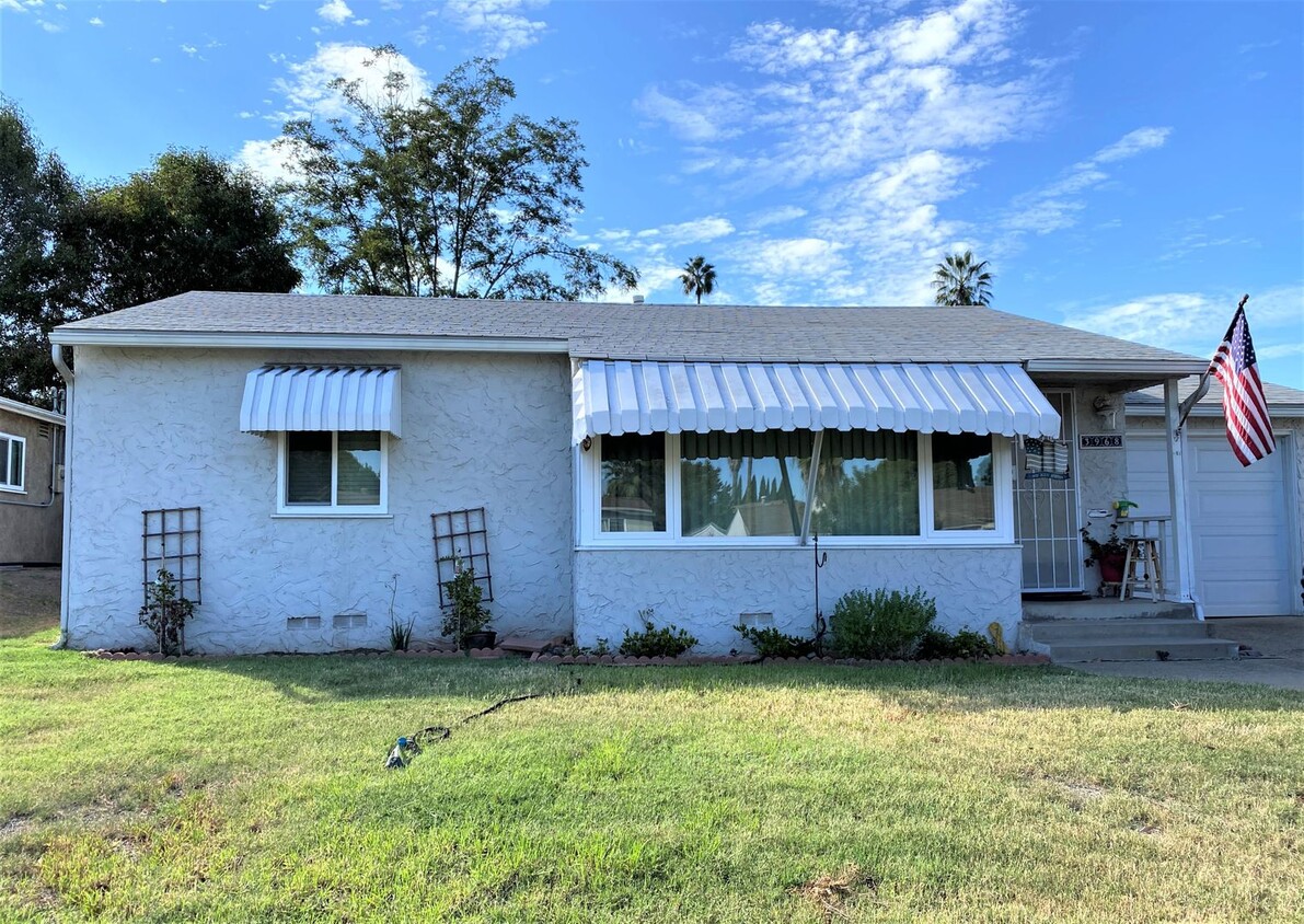 Primary Photo - Two Bedroom Home with Garage and Yard For ...