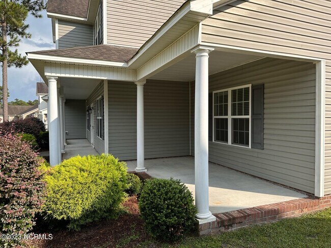 Building Photo - 209 Pineflat Way