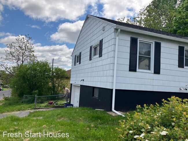 Building Photo - 3 br, 1 bath House - 110 Swansea Ave