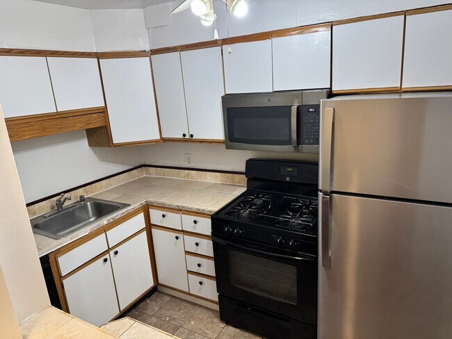 Foto del edificio - 7420 Lakeview Dr