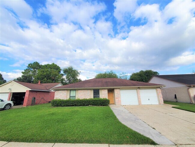 Building Photo - 11826 Guadalupe River Dr