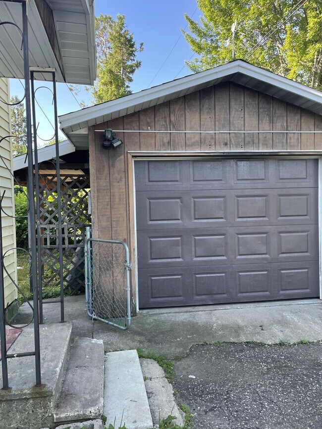 Building Photo - 16 E Itasca St