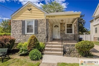 Building Photo - 145 Willow St
