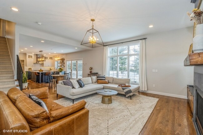 Building Photo - 3744 Lacina Dr SW