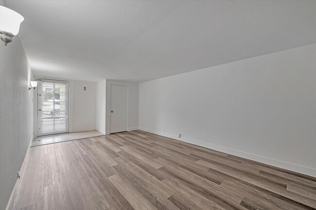 Building Photo - 1340 12th Ave