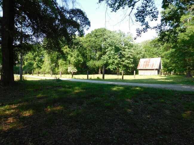 Foto del edificio - 900 Loftin Farm Rd