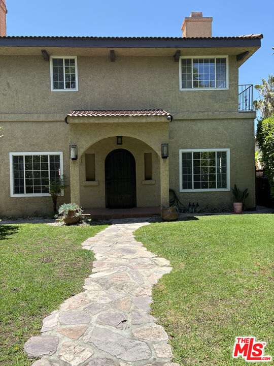 Building Photo - 1631 S Point View St