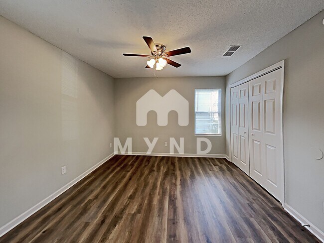 Foto del edificio - 6273 Creekford Ln