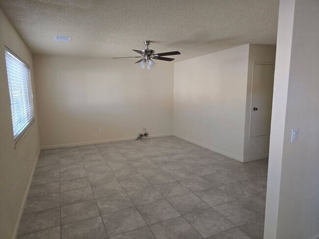 Building Photo - RECENTLY BEAUTIFULLY RENOVATED 4 BEDROOM 2...