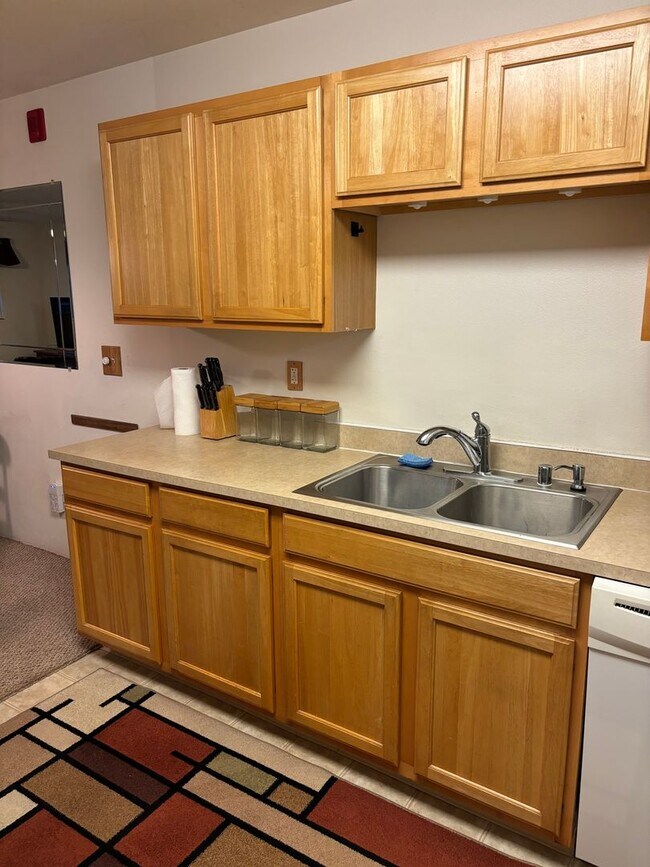 Foto del edificio - Move-In Ready 2BR/2BA Condo – Fully Furnished, AC, Washer/Dryer, 2 Parking stalls