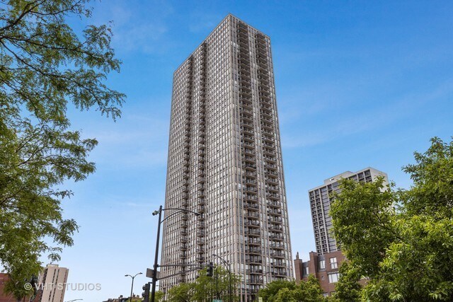 Foto principal - 1660 N La Salle Dr