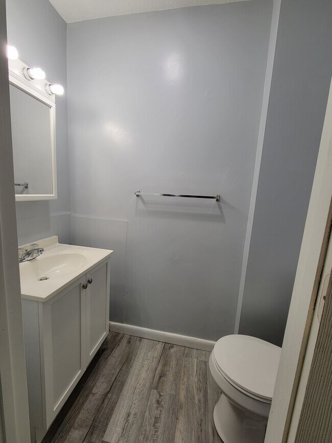 Building Photo - 1014-1014 Willey St