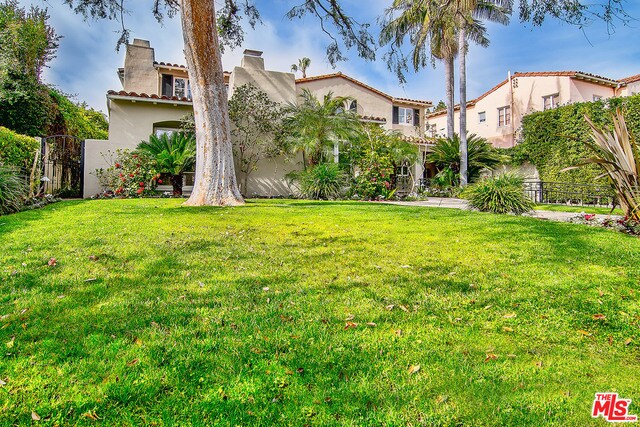 Foto del edificio - 175 N McCadden Pl