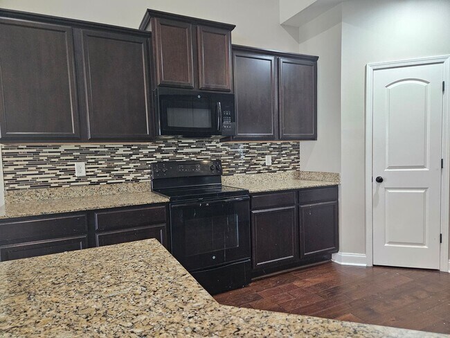 Foto del edificio - Luxury living at Hawthorne Ridge