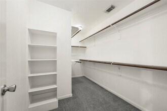 Building Photo - 1520 Sherwood Forest St