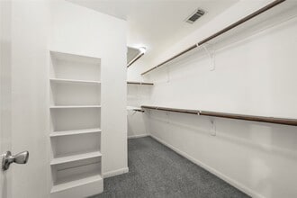 Building Photo - 1520 Sherwood Forest St