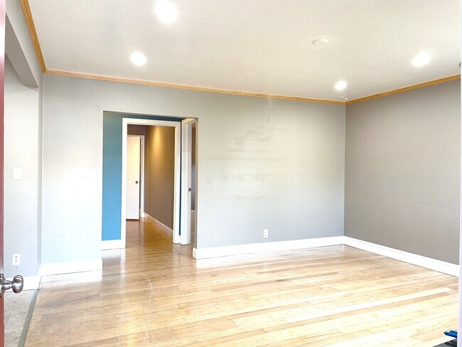 Building Photo - 2718 Westmoreland Ave