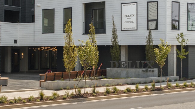 Building Photo - Delux WeHo