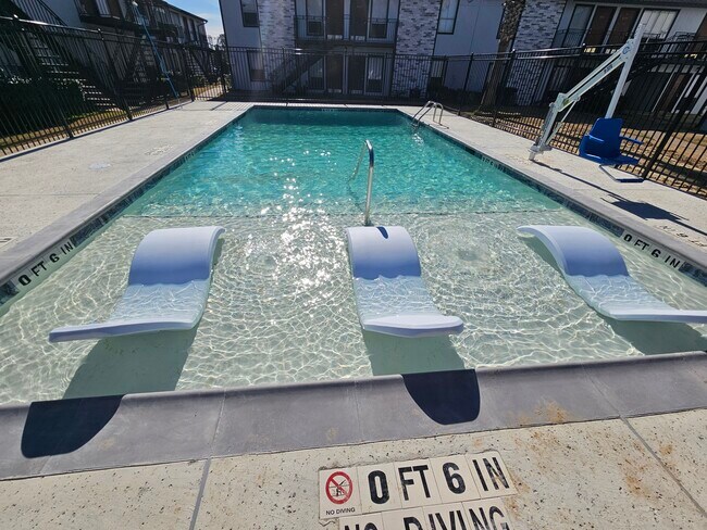 Piscina de agua salada de nueva construcción - Sagewood Villas