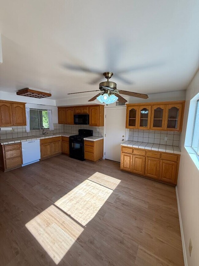 Foto del edificio - Beautiful 3 Bedroom, 2 Bathroom North Hill...