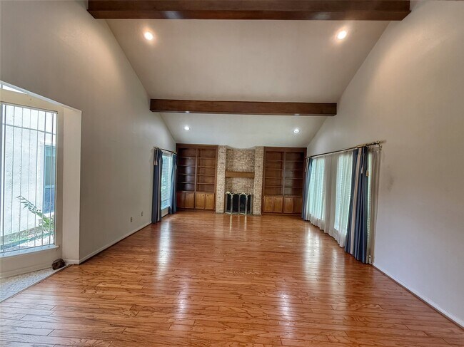 Foto del edificio - 13103 Holston Hills Dr
