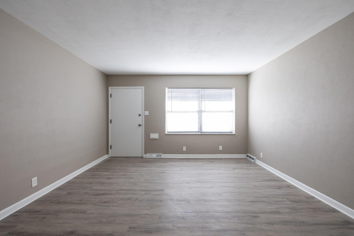 9425 Everman Ave Unit C, Overland, MO 63114 Room for Rent in Overland