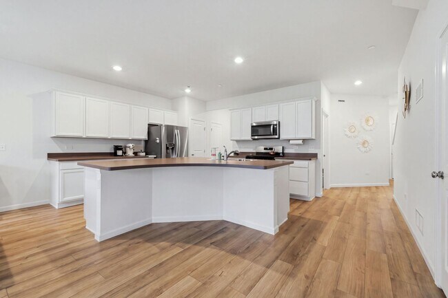 Foto del edificio - 5920 Hawkweed Dr