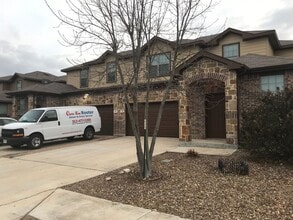 Building Photo - 166 Creekside Villa Dr
