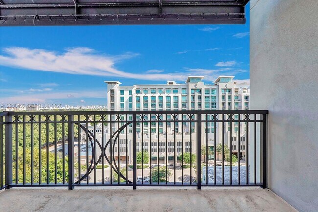 Foto del edificio - 301 Altara Ave