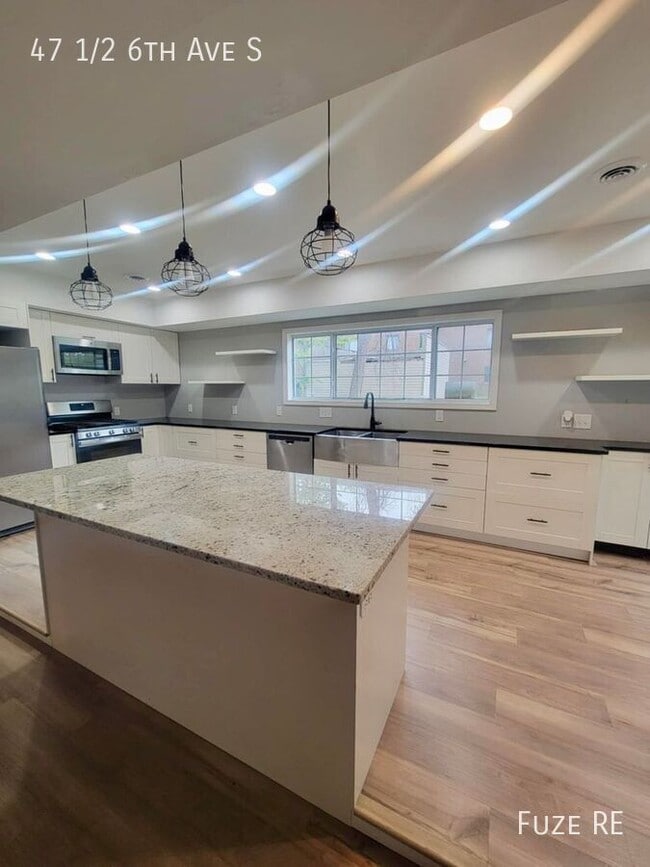 Foto del edificio - 47 1/2 6th Ave S-