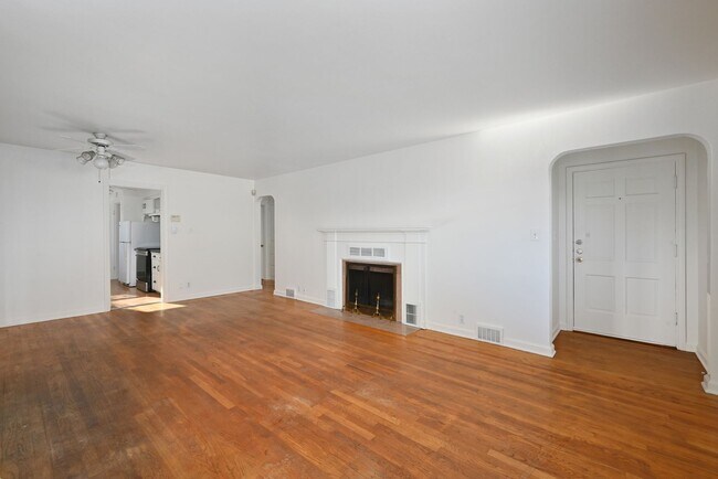 Foto del edificio - 3 Bedroom Home in Rainer Beach - Beautiful view over Lake Washington