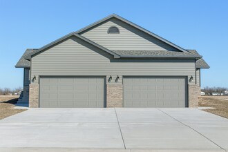 Building Photo - 2110-2112 E Cedar Tree St