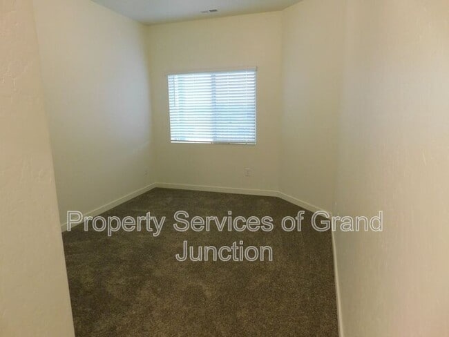 Building Photo - 662 Brookwillow Dr