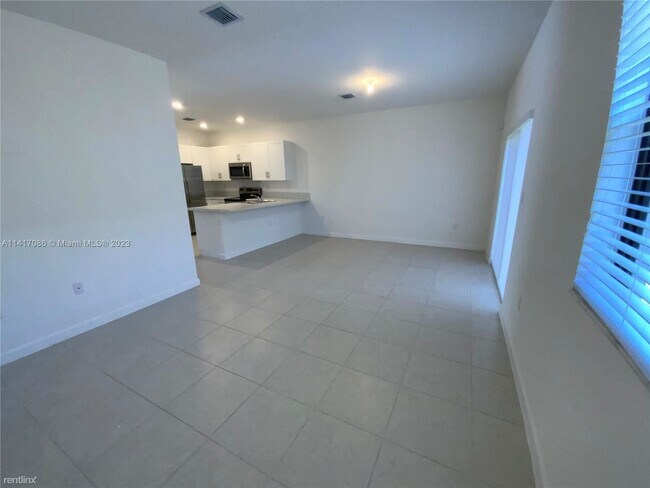 Building Photo - 3 br, 2.5 bath House - 11972 SW 244th Ln