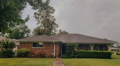 Building Photo - 6823 Hartland St