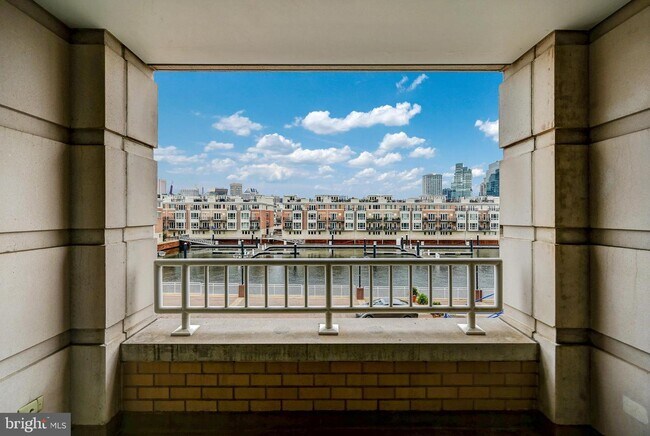 Foto del edificio - 100 Harborview Dr