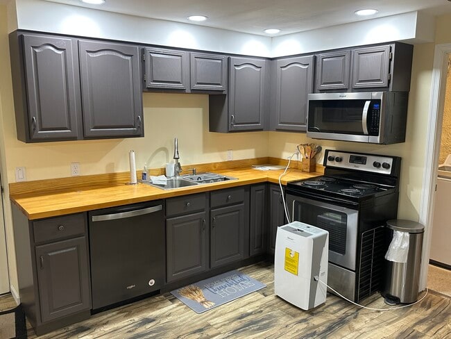 Foto del edificio - 7351 Waldman Ave