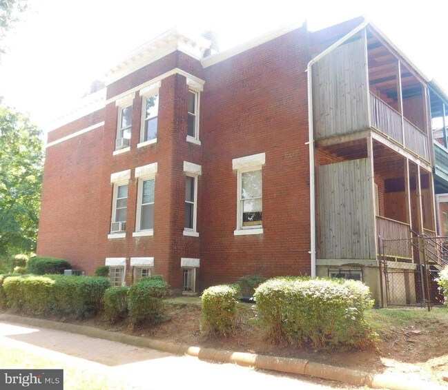 Building Photo - 1350 A St SE
