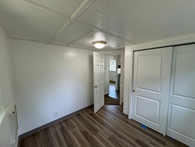 Building Photo - 3 Bedroom House off Coburg Road