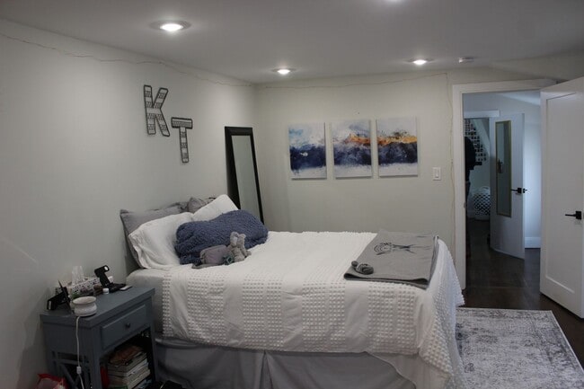 Building Photo - HOT ALLSTON LISTING!!!!