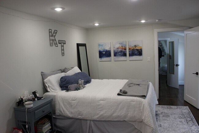 Foto del edificio - HOT ALLSTON LISTING!!!!